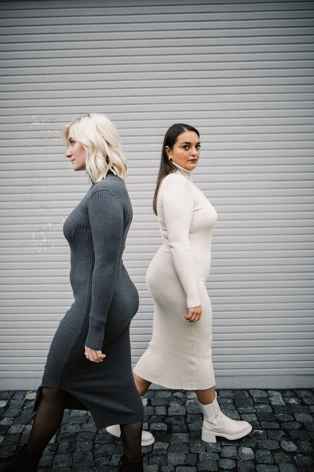 ROLLKRAGEN STRICKKLEID